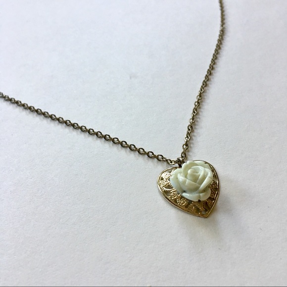 UO Mint Hearts & Flowers Necklace - Picture 1 of 5